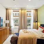 4br In Centre W Quiet Windows & Stockmann 50m * הלסינקי