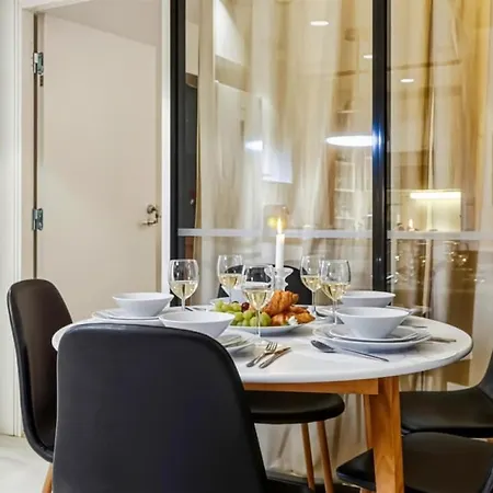 4br In Centre W Quiet Windows & Stockmann 50m * Helsinky